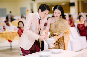 ชุดไทยเจ้าสาว ชุดไทยจักรพรรดิ์ เช่าที่แบมบี้ เวดดิ้ง ห้วยขวาง